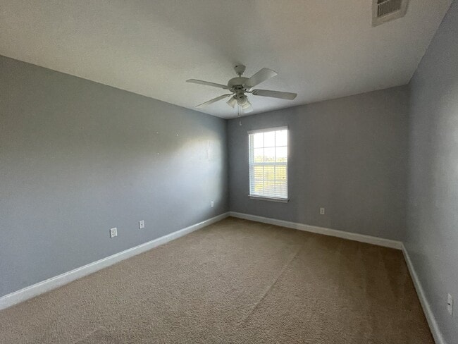 Building Photo - Home For Rent