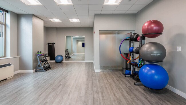 Building Photo - 285 Third St. Unit 201