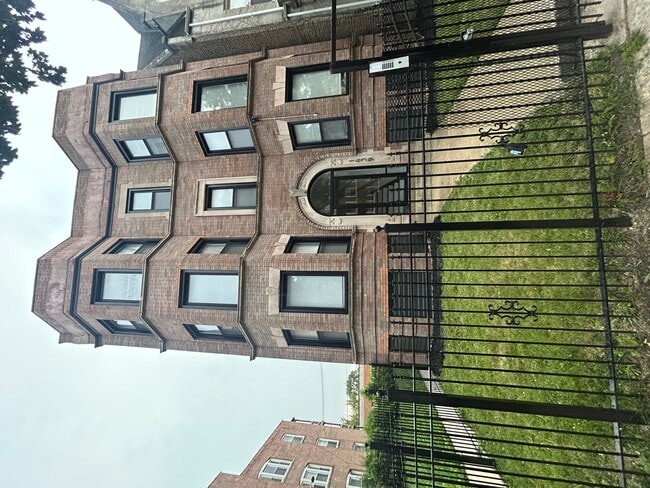 Primary Photo - 1439 E 66th Pl