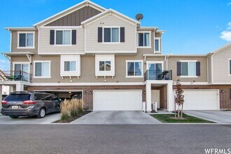 Building Photo - Upgraded 3 Bed 2.5 Bath Townhome in Herriman