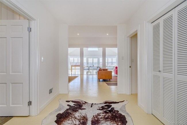 Building Photo - 159 Old Quaker Hill Rd