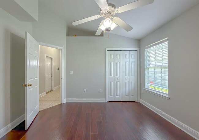 Building Photo - 3363 Golden Rain Dr