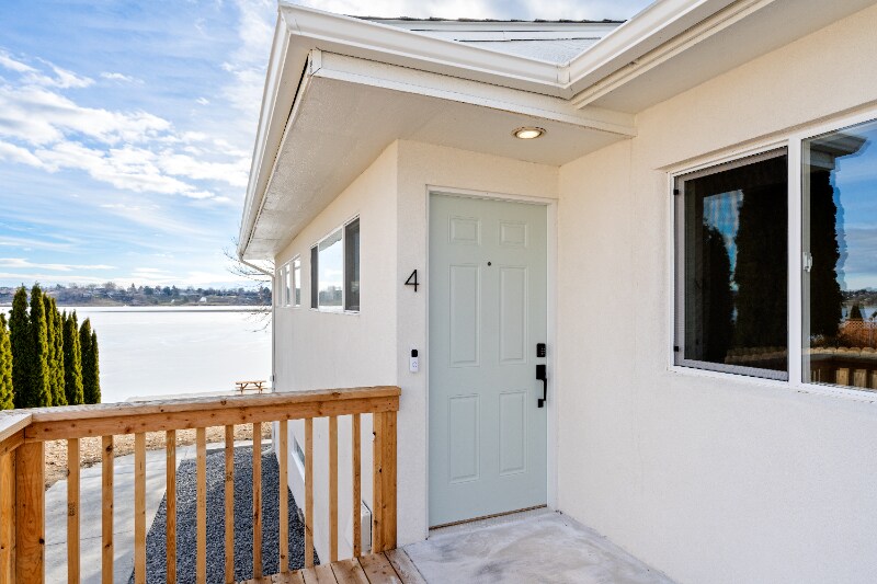 Building Photo - 3013 W Lakeside Dr