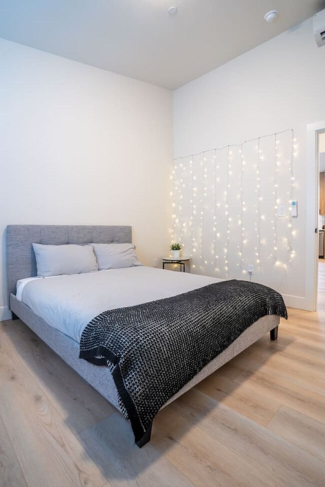 Building Photo - 3505 NE Creston Ave