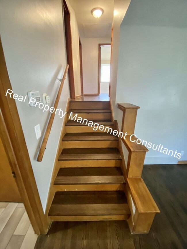 Building Photo - $500 Rent on 3 Bedroom Home