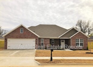 Building Photo - 1713 Tracey Rd