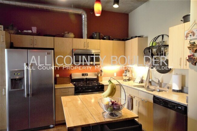 Building Photo - Enjoy Amazing Amenities at the Peloton!