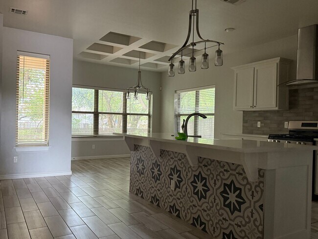 Building Photo - Amazing 3 bed 2 bath duplex near NW 122nd St