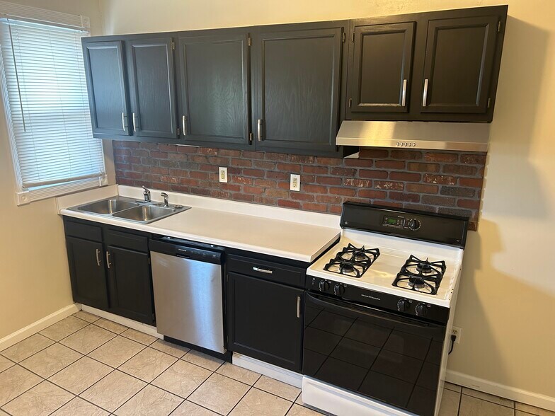 Building Photo - 88 W Maynard Ave