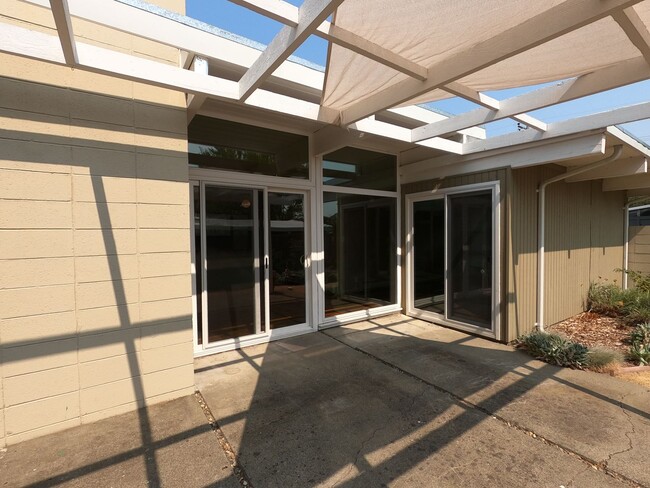 Building Photo - THREE BEDROOM / TWO BATH EICHLER HOME IN G...