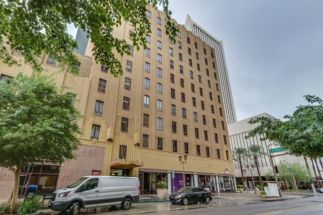 Building Photo - 114 W Adams St