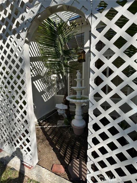 Building Photo - 1734 N Yurok St