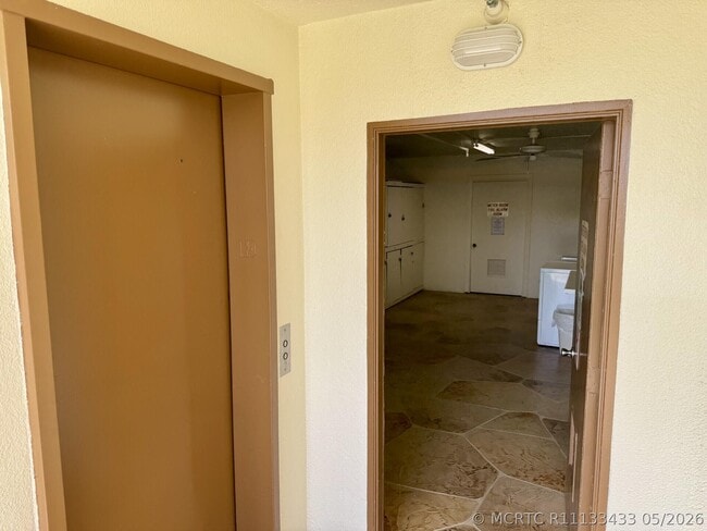 Building Photo - 273 Mansfield G