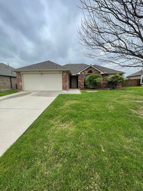 Building Photo - 2104 Oakridge Dr