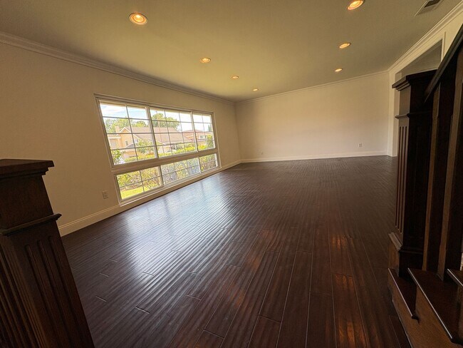Building Photo - Spacious House - 2 stories - 4 Bedrooms + 2.5 Baths & large 2 car garage