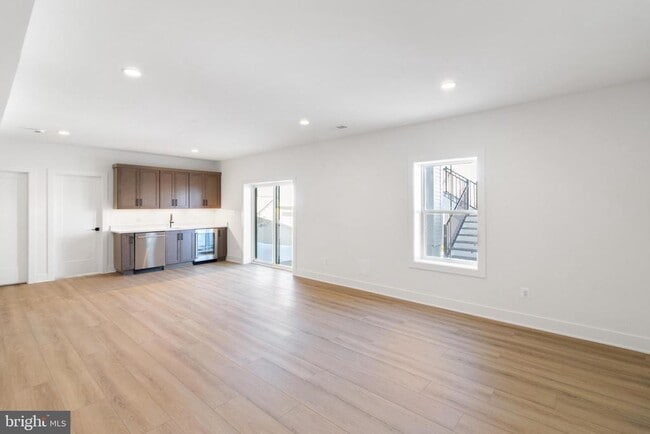 Building Photo - 853 N Manchester St