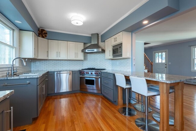 Building Photo - 20 Grove Pl