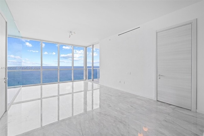 Building Photo - 100 South Pointe Dr