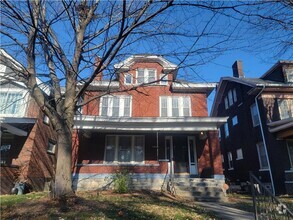 Building Photo - 1860 Oak St