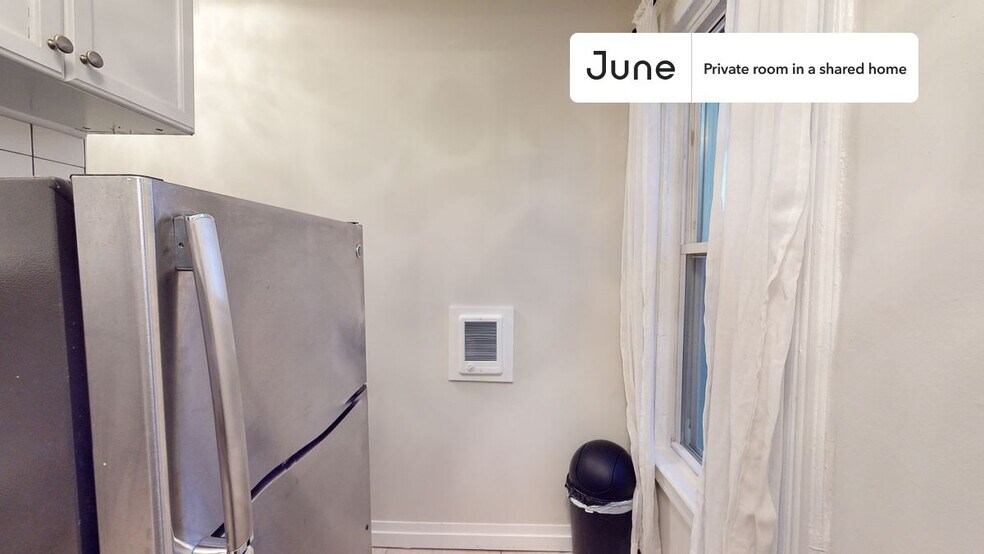 Building Photo - Room in Shared 5 bed/2 bath home in Sunset Park