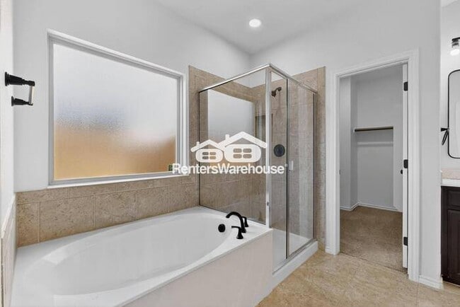 Building Photo - MOVE IN READY - 3BED/2BATH - HASLET, TEXAS
