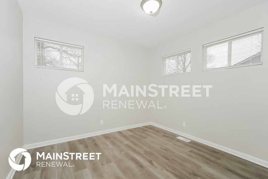 Building Photo - 4723 N Richardt Ave