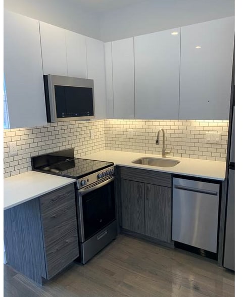 Building Photo - 98 Queensberry St