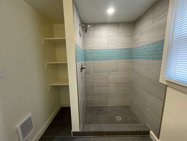 Building Photo - 505 W C St