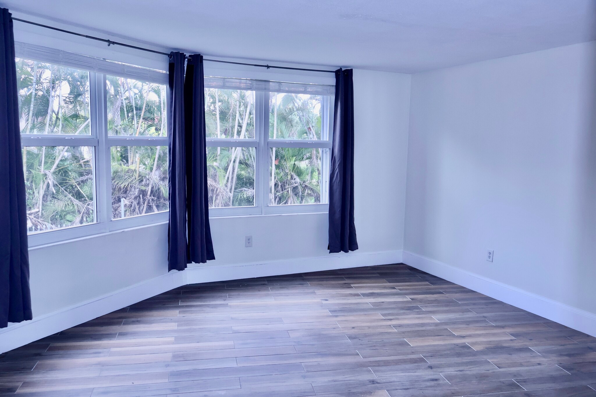 Building Photo - 1351 NE 191st St