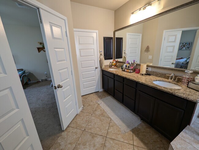 Master bathroom - 2432 Etta May Ln