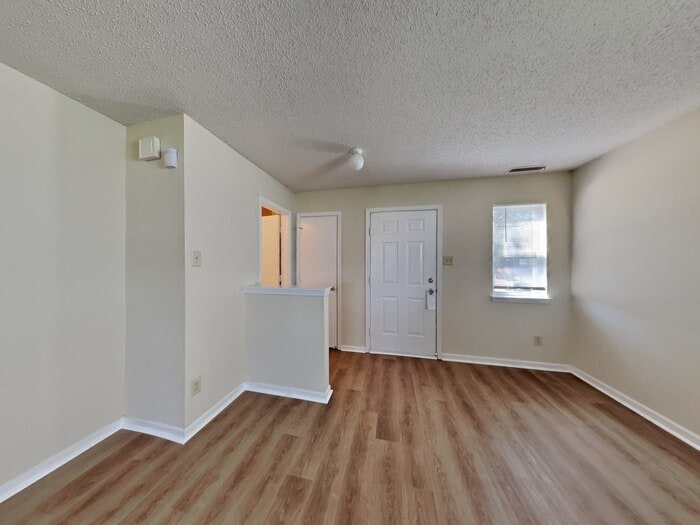 Building Photo - 9140 Amberleigh Dr