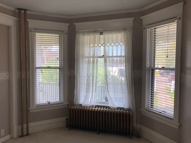 Building Photo - 1st Floor 2 Bedroom Apartment w/ Private Basement - Available July 1st