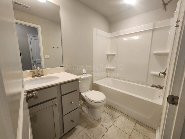 Building Photo - 6472 Brookside Blvd