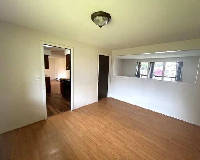Building Photo - 3 Bedroom 1.5 Bath Rambler