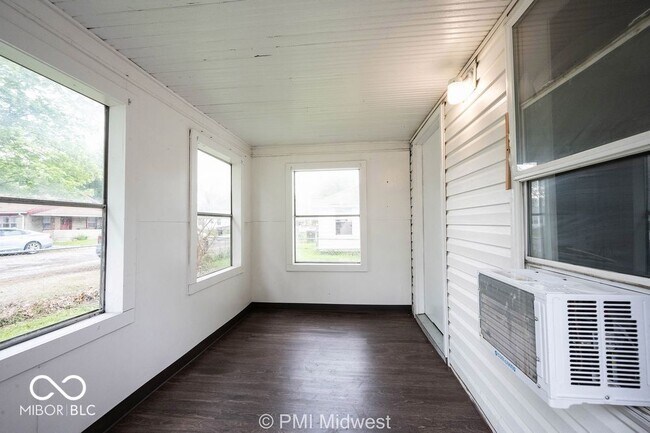 Building Photo - 1643 N Centennial St
