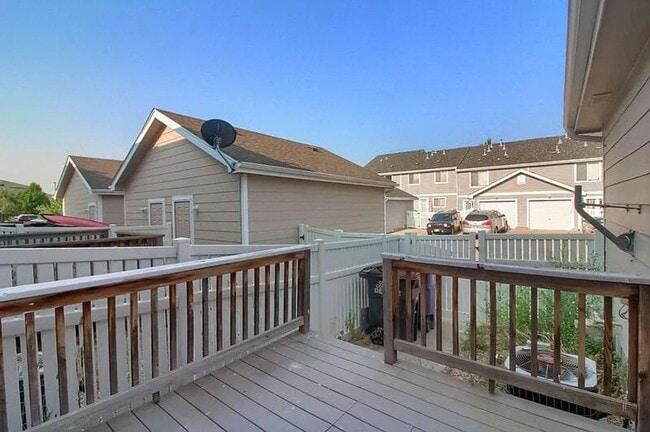 Building Photo - Beautiful 3 bedroom Townhome in Green Valley Ranch