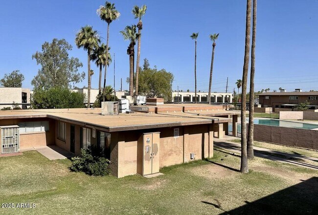 Building Photo - 2411 W Hazelwood St