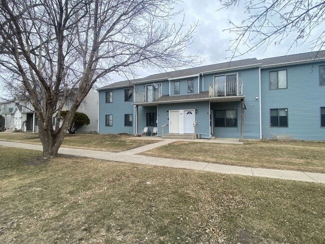 Building Photo - 2 Bed, 1 Bath 4-Plex in West Fargo!