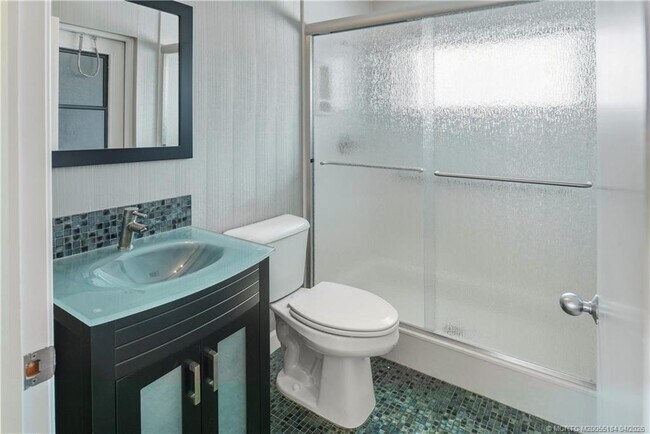 Building Photo - 4194 SW Gleneagle Cir