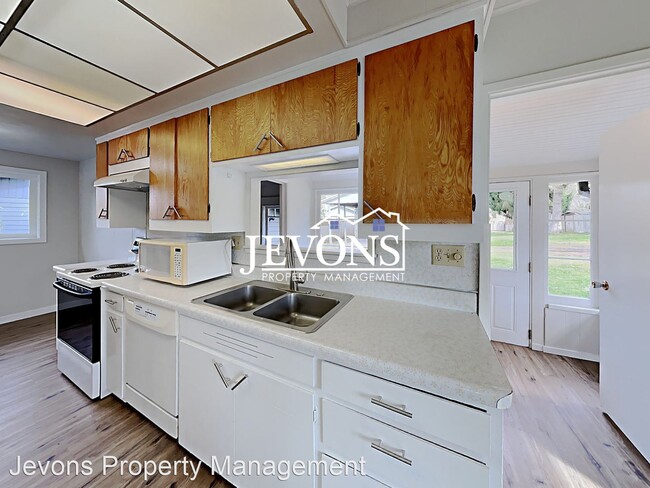 Building Photo - 3 br, 2.5 bath House - 8632 116th Ave SE