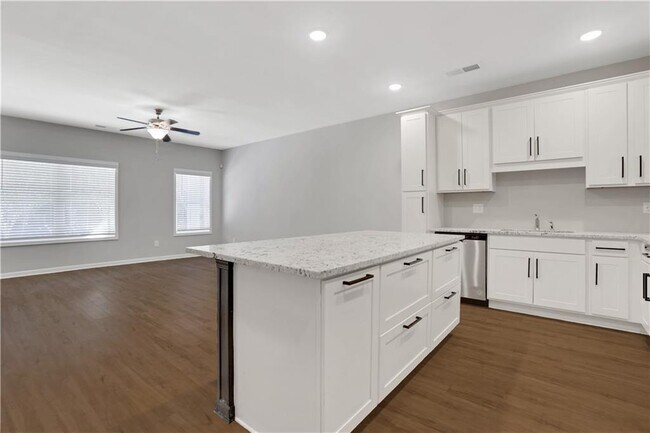 Building Photo - 1954 Sanford Dr