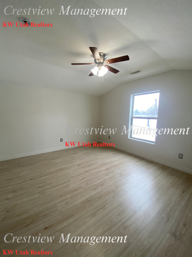 Building Photo - Charming 3 Bed, 2 Bath Home in South Salt Lake!