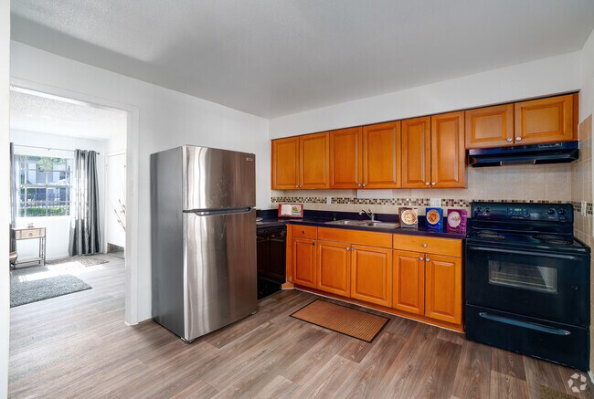 2BR, 1BA - 930SF - Kitchen - La Aloma Apartments