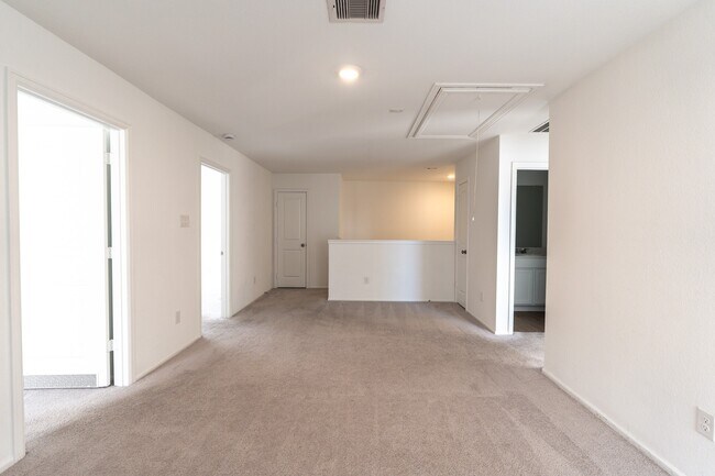 Building Photo - 27006 Breakaway Ln