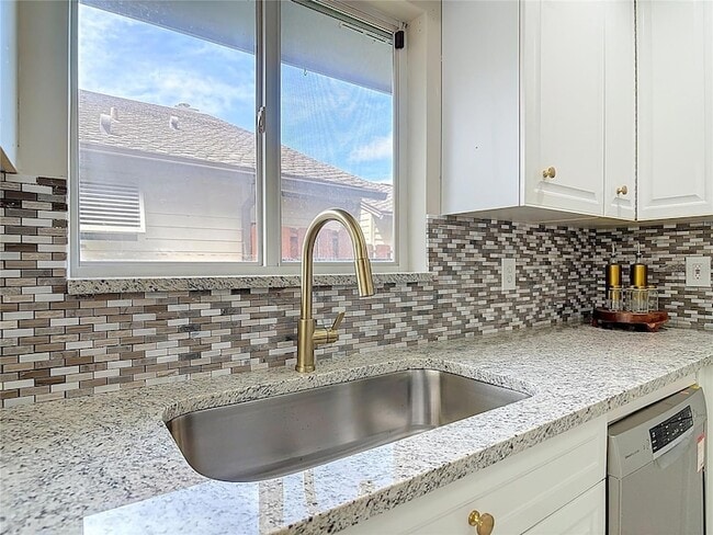 Building Photo - 289 Gull Dr S