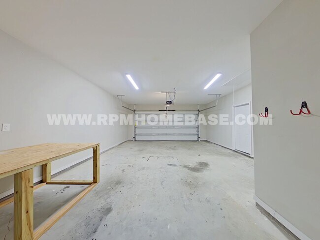 Building Photo - 498 Lakeview St