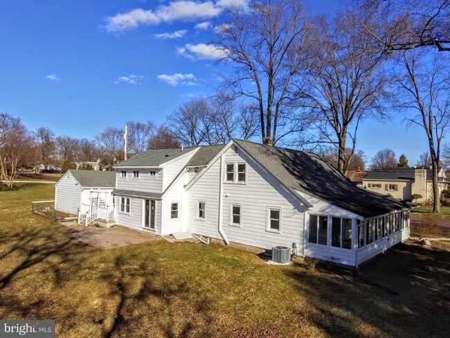Building Photo - 2749 Woodland Ave