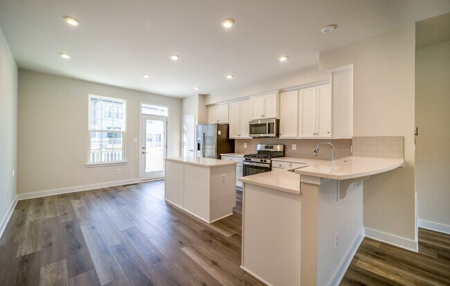 Building Photo - 14062 Sunrise Valley Dr