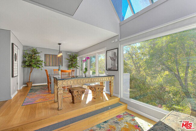 Building Photo - 7943 Willow Glen Rd