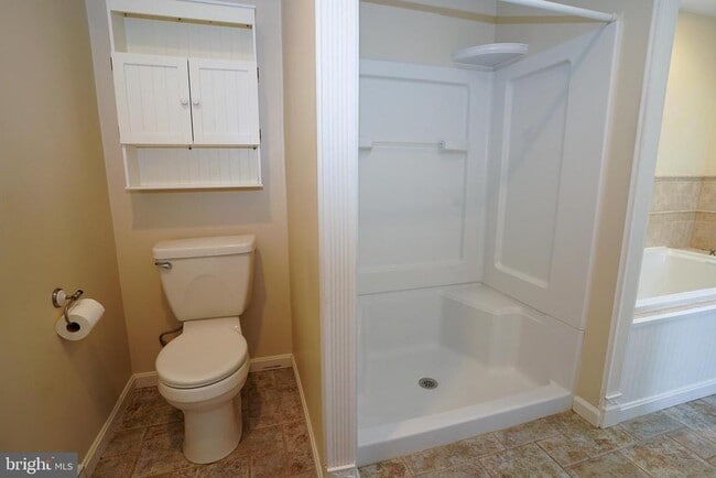 Building Photo - 7862 Centergate Ct